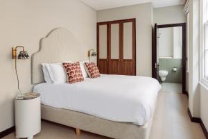 Native Kings Wardrobe, St Pauls - Amenities and Facilities