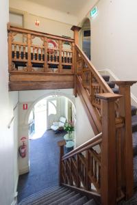 Neutral Bay Lodge - Location and Accessibility