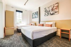 Nightcap at Regents Park Hotel - Dining Experiences