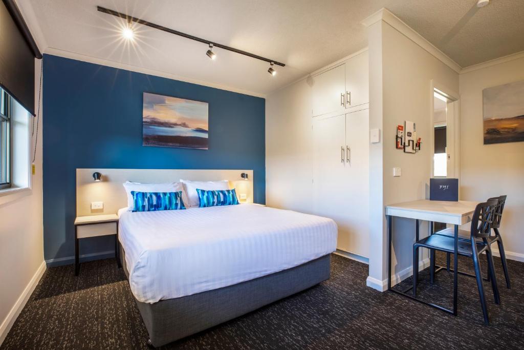 Nightcap at Riverside Hotel Review