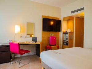 Novotel London West - Room Features