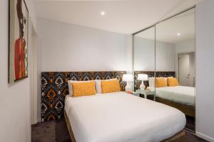 Oaks Melbourne South Yarra Suites - Checking In and Out