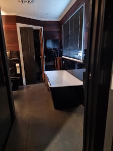 Odessa at Leavers Hotel - Amenities and Dining