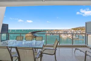 Peninsula Airlie Beach - Getting There and Around