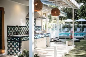 Pineapple Petes Beach House - Outdoor Living