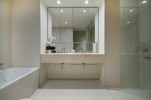 Platinum Luxury Stays at Freshwater Place - Dining and Neighborhood Options