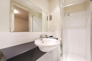 Plum Serviced Apartments Carlton - Booking and Policies
