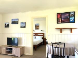 Promhills Cabins - Booking Information