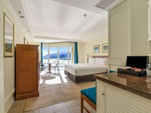 Pullman Cairns International - Dining Options and Experiences