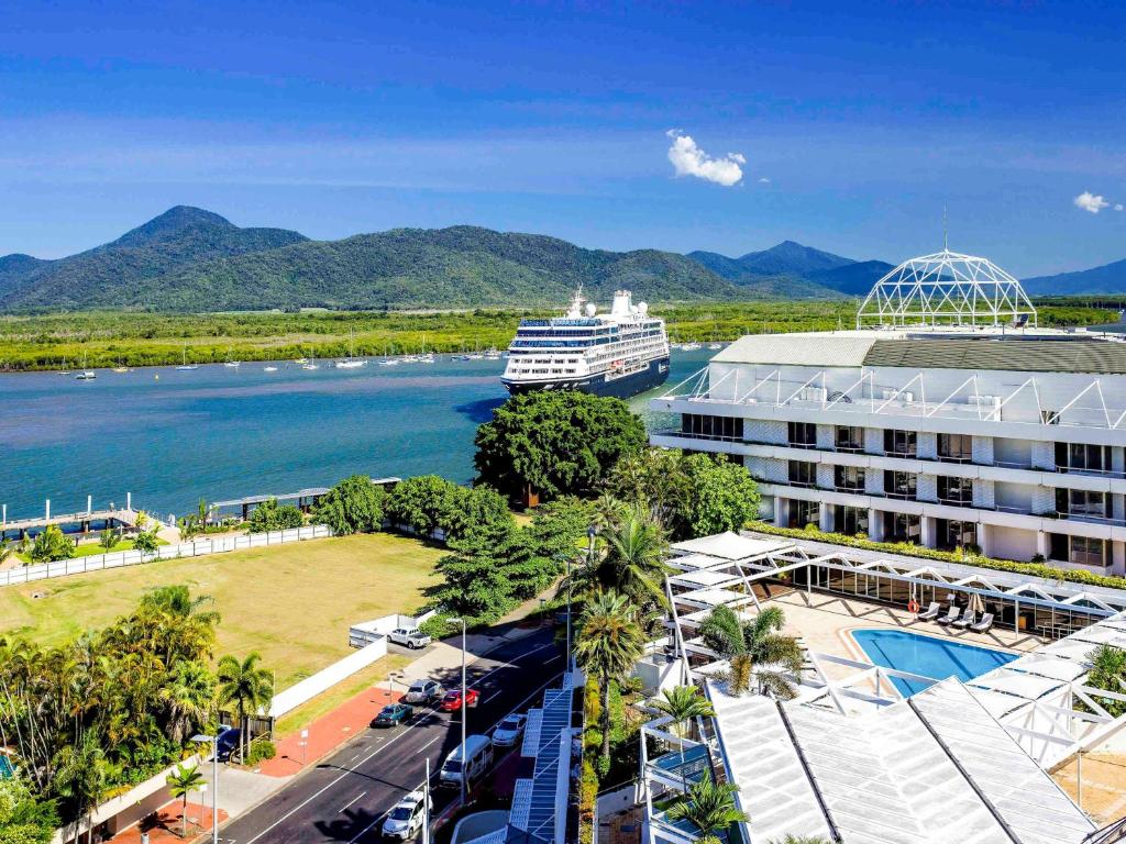 Pullman Reef Hotel Casino Review