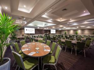 Pullman Sydney Hyde Park - Parking and Transportation