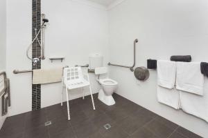 Quality Hotel Bayswater - Transportation and Accessibility