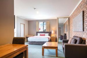 Quality Inn Colonial - Languages Spoken