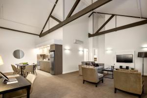 Quest Newcastle West - Staff Ratings