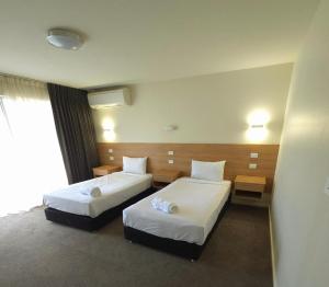 Rainbow Motel Queanbeyan - Languages Spoken