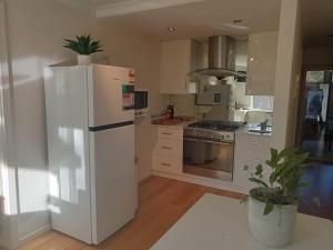 Riesling Trail & Clare Valley Cottages - Location and Accessibility