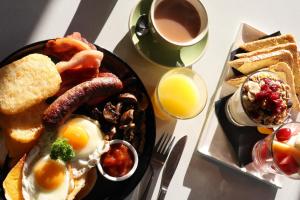 Riverfront Motel & Villas - Dining and Dining Experiences