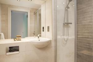 Roomzzz London Stratford - Location and Nearby Attractions
