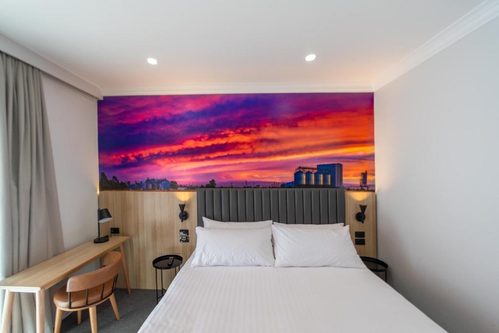 Royal Hotel-Motel Review