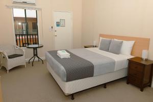 Settlers Hotel York - Nearby Attractions
