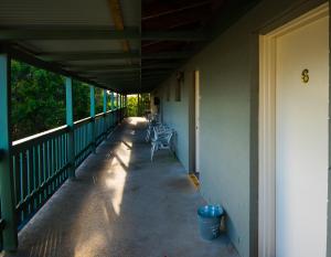Settlers Inn - Booking and Contact Information