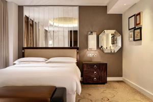 Sheraton Grand London Park Lane - Convenient Location