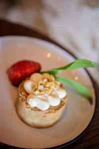 Six Degrees Motel - Dining Options and Amenities