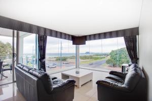 Spinnakers by Rockingham Apartments - Staff and Service