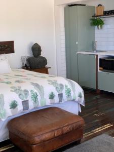 Studio South Port - Lush Private Oceanfront Studio Apartment - Outdoor Features