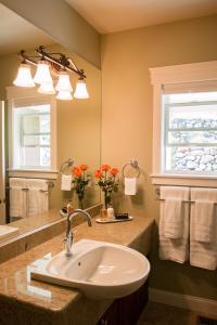 Summer Creek Inn - Check-in and Check-out Policies