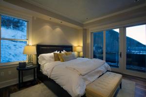 The Auberge Residences at Element 52 - Food and Drink