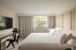The Caesar Hotel - Accommodation Features