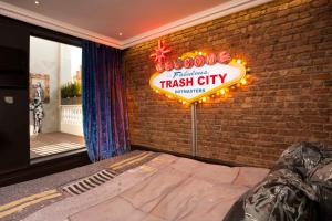 The Exhibitionist Hotel - Booking and Policies