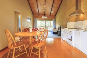 The Koorabup Motel - Room Types and Features