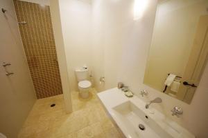 The Playhouse Hotel - Internet and Parking