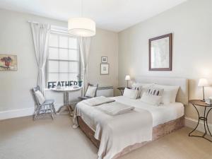 The Red Feather Inn - Amenities and Services