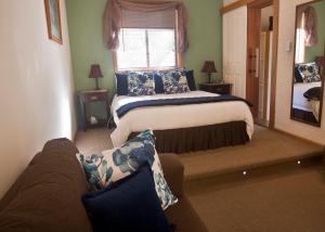 The Shingles Riverside Cottages - Room Types and Capacity