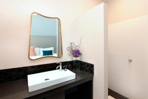 The Stirling Arms Hotel - Dining and Nightlife