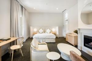 The Stirling Hotel - Location and Accessibility