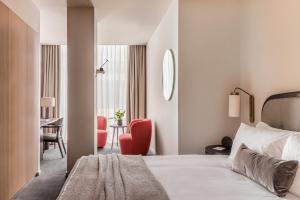 The Stratford Hotel London - Transportation and Accessibility