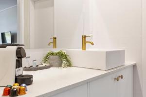 The Wine Vine Hotel - Amenities and Facilities