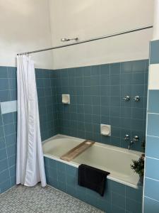 Thommos Pub - Guest Ratings