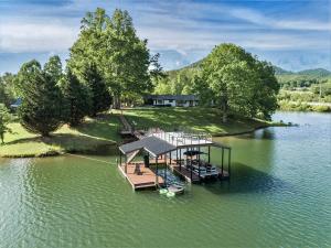 Tranquille Resort - Dining and Entertainment Options