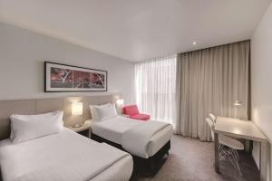 Travelodge Hotel Melbourne Docklands Review - Dining Options