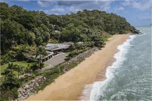 Trinity Beach Palace Luxury Estate by Belle Escapes - Dining and Entertainment
