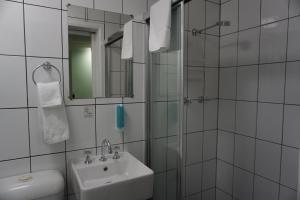 Warners Bay Hotel - Amenities and Services