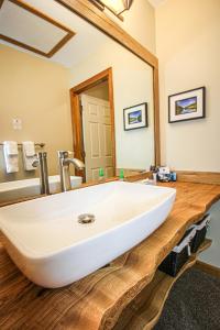 Woodlands on Fall River - Exceptional Guest Experiences