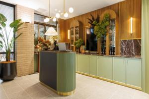 202 Elizabeth - Booking and Reservations