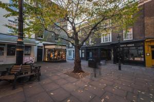 44 Curzon Street by Mansley - Policies and Services