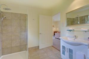 Aloft Boutique Accommodation - Nearby Adventure and Relaxation